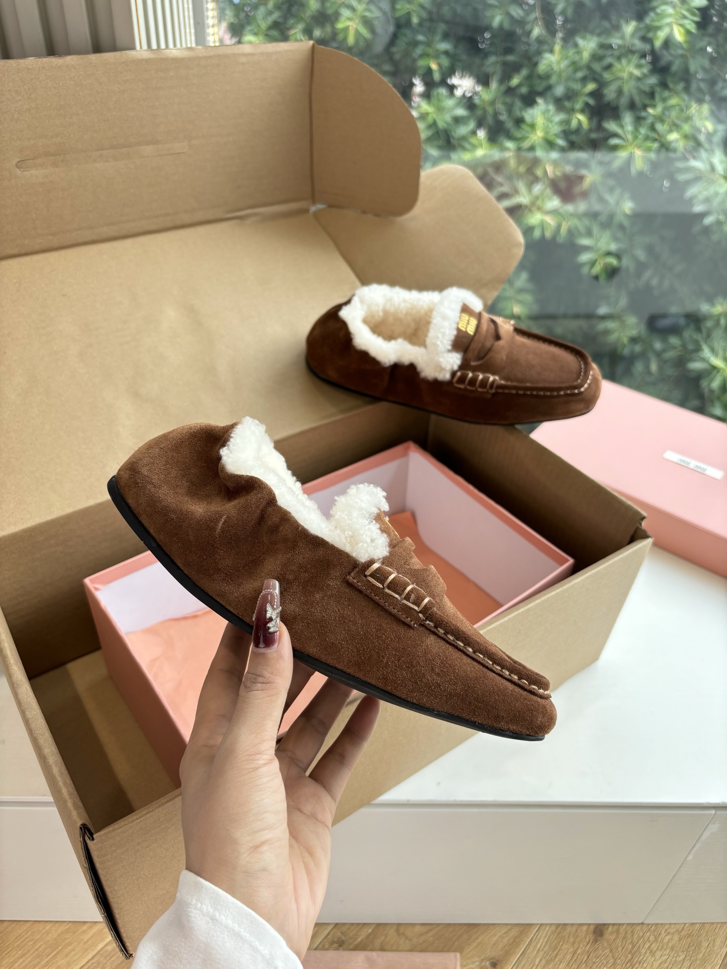 미우미우(miumiu) 플랫폼 양털 로퍼 신발