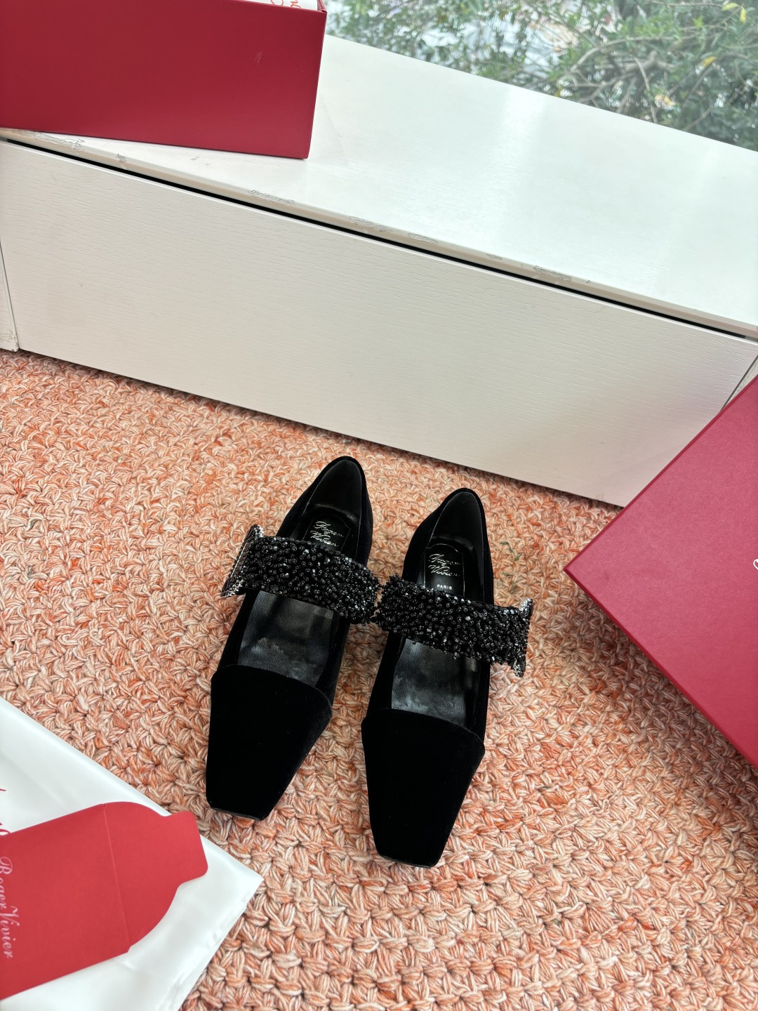 roger vivier 로저 비비에(RV)  T-스트랩 수석 샌들 플랫 구두 신발