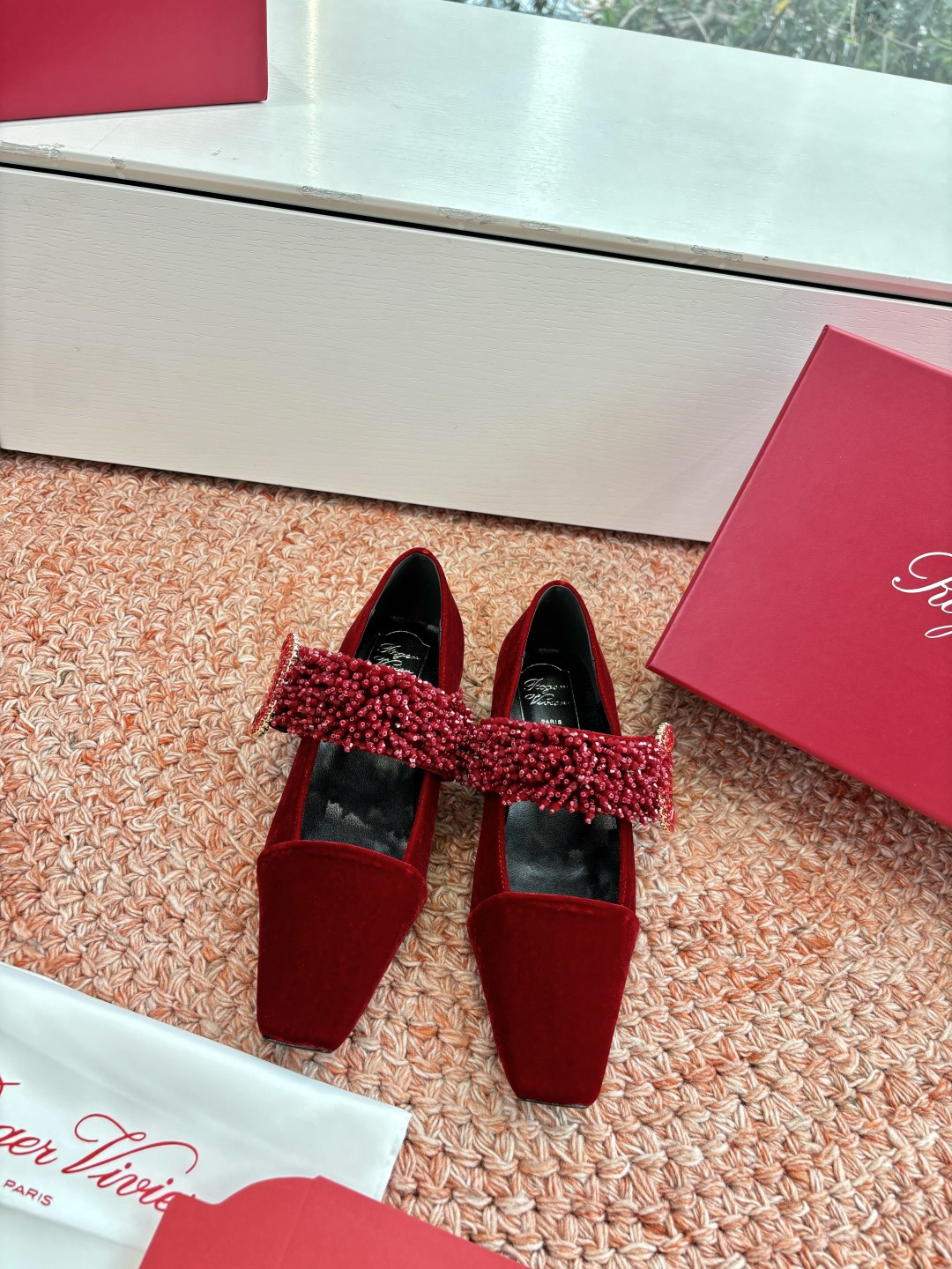 roger vivier 로저 비비에(RV)  T-스트랩 수석 샌들 플랫 구두 신발