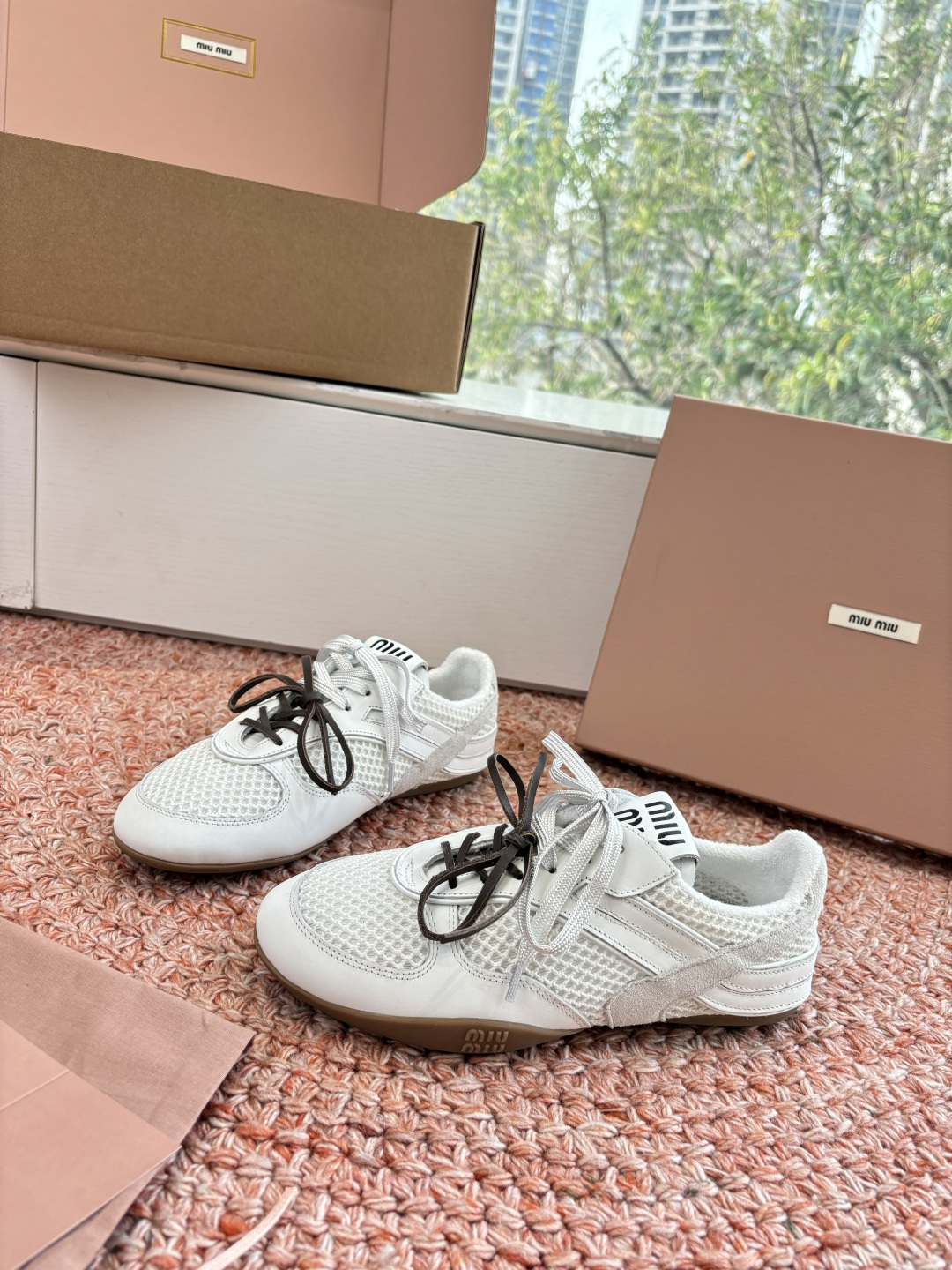 미우미우(miumiu) 런웨이 스니커즈 신발