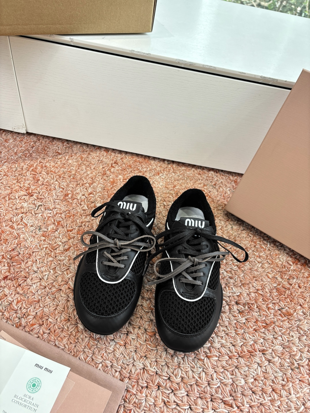 미우미우(miumiu) 런웨이 스니커즈 신발