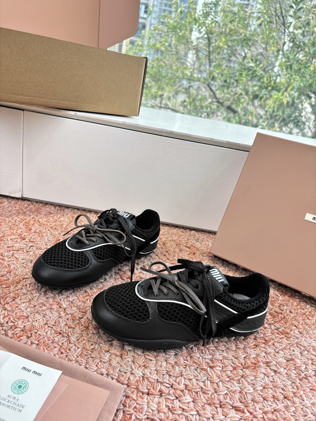 미우미우(miumiu) 런웨이 스니커즈 신발