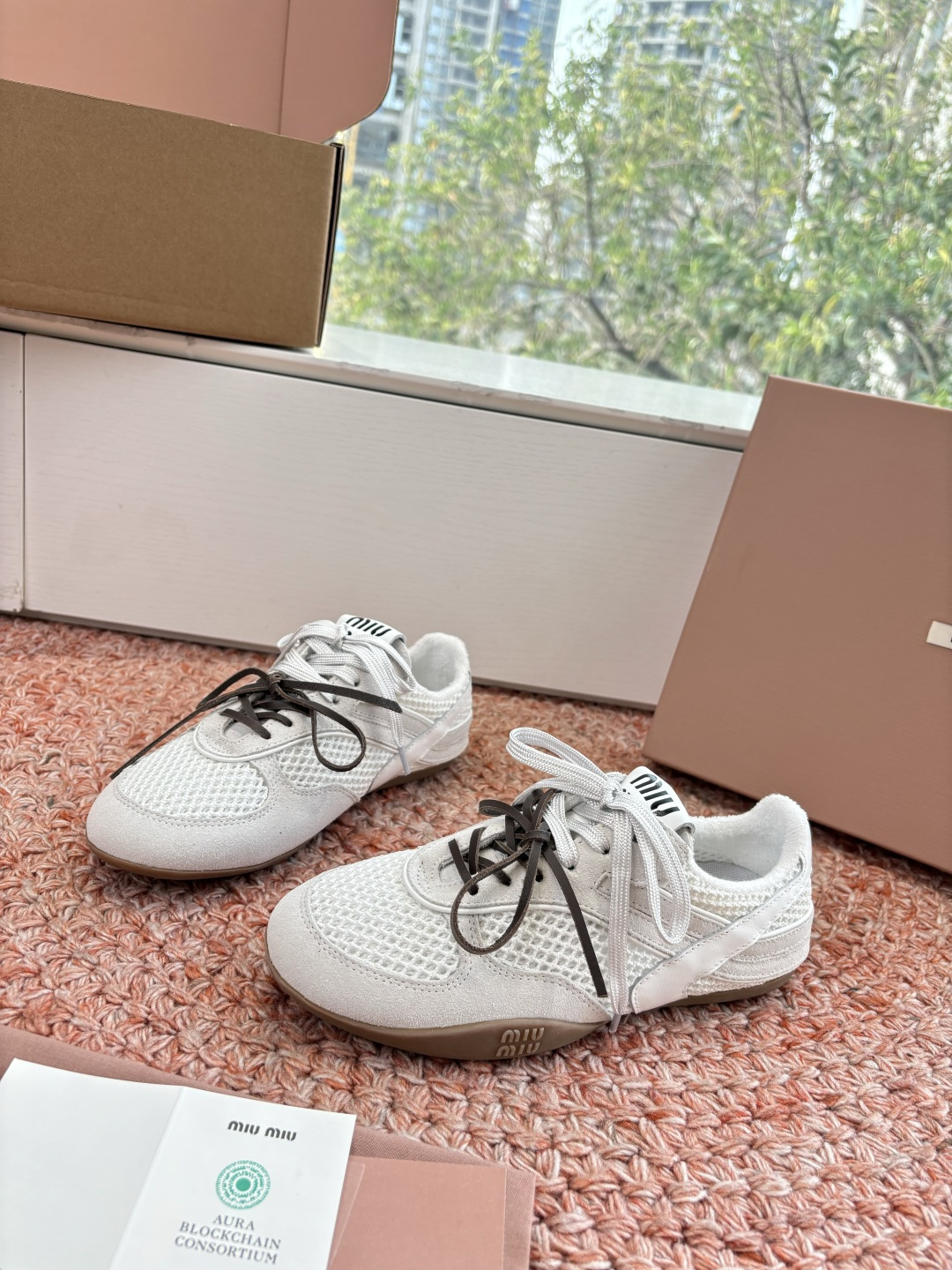 미우미우(miumiu) 런웨이 스니커즈 신발