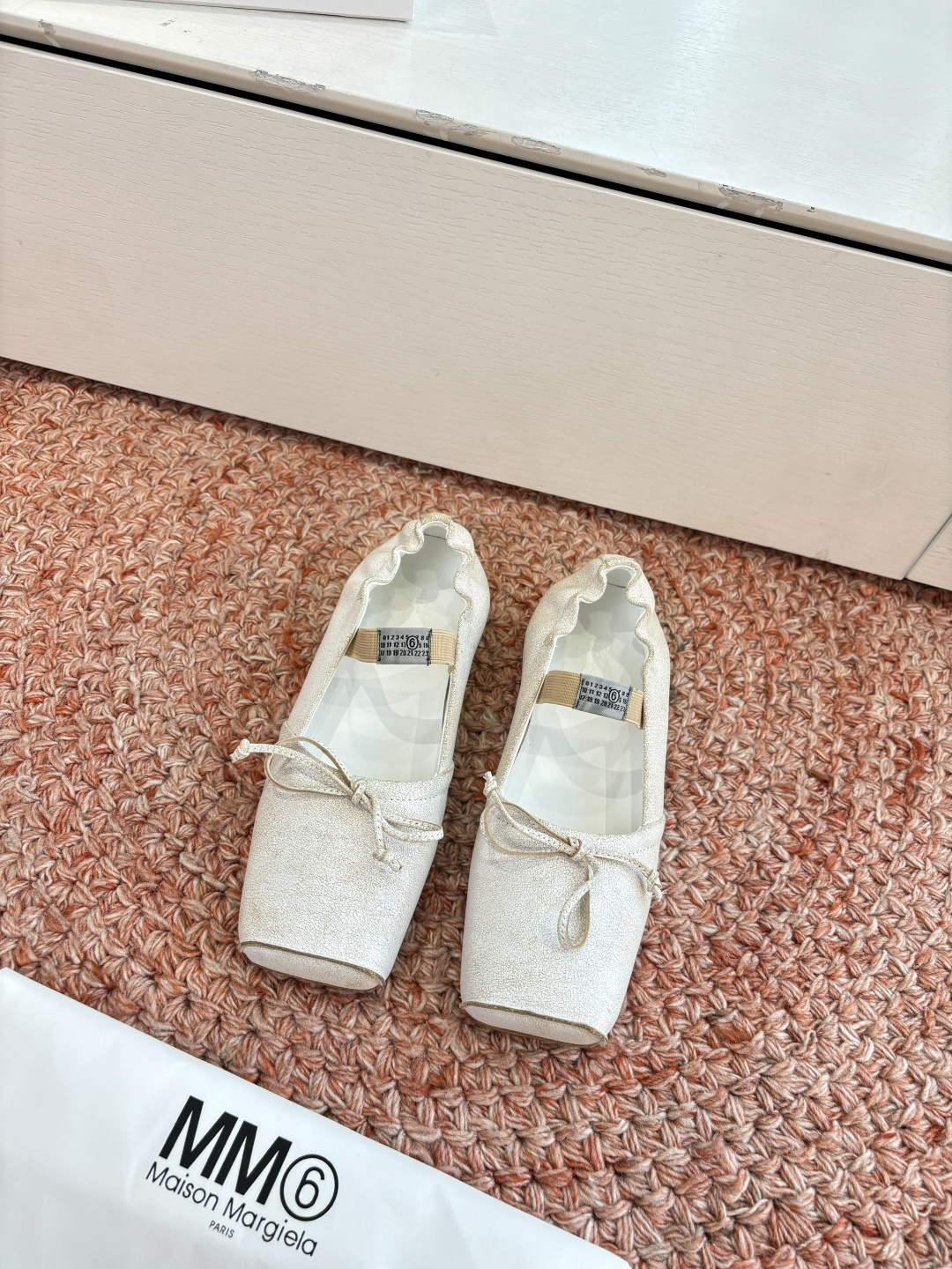 메종 마르지엘라(Maison Margiela) 타비(Tabi) 스틸레토 메리제인 플랫 슈즈 로퍼 신발