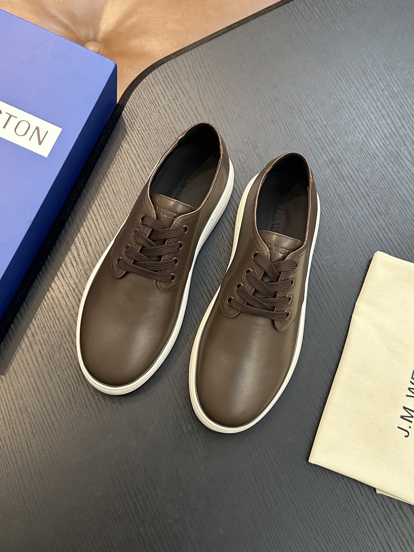 제이엠웨스통(J.M. WESTON) 클래식 레더 스니커즈 신발