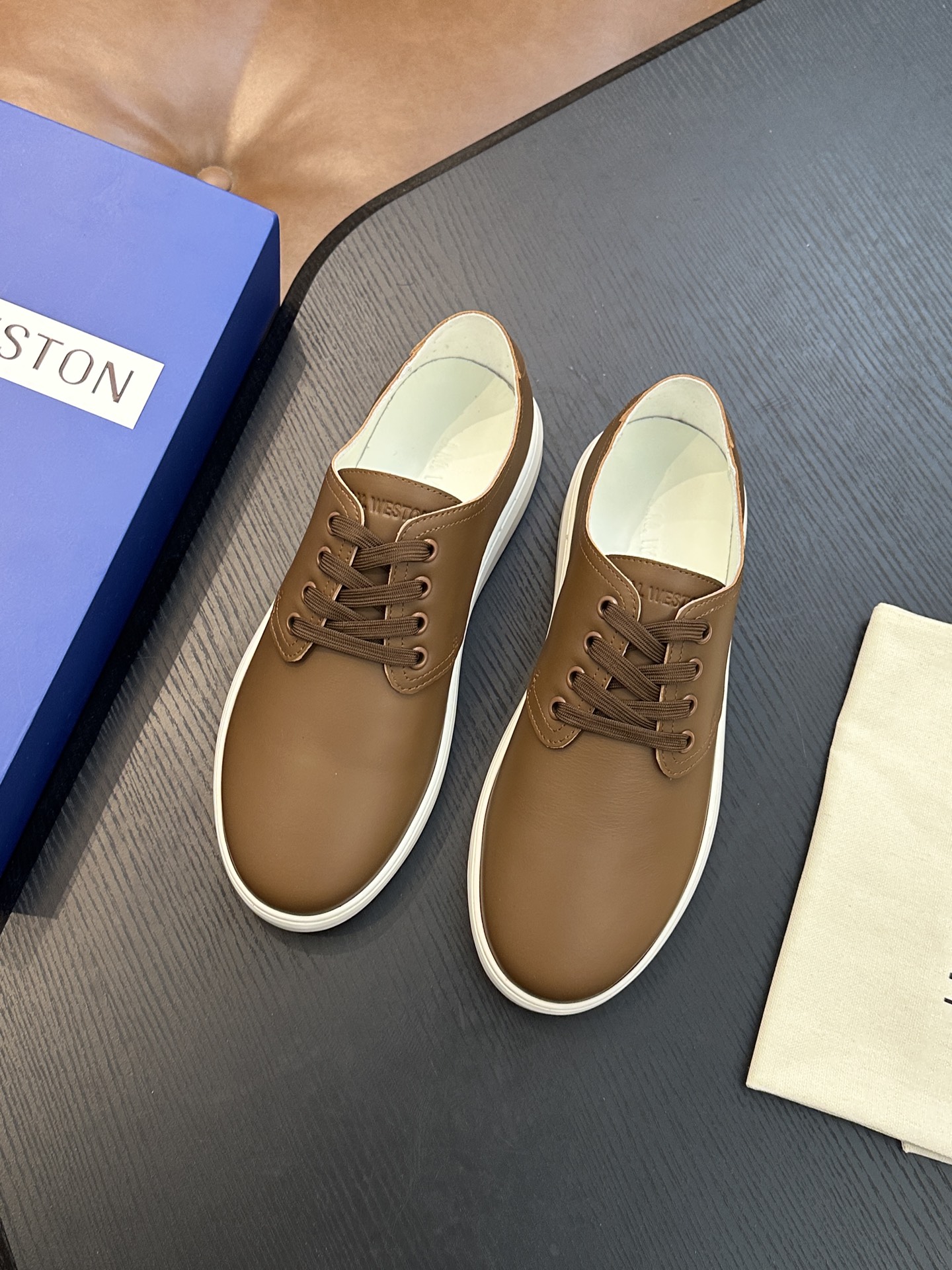 제이엠웨스통(J.M. WESTON) 클래식 레더 스니커즈 신발