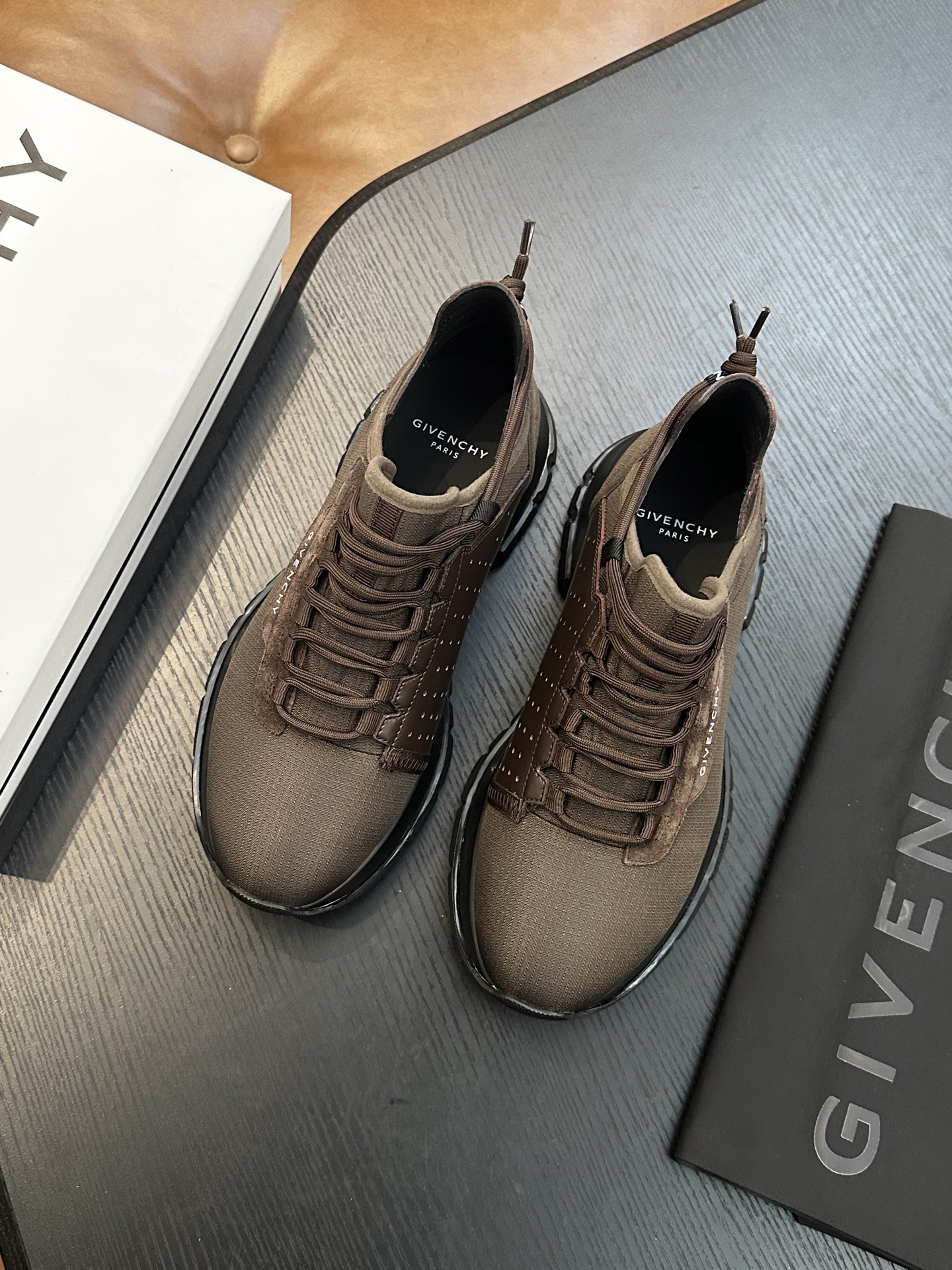 지방시(Givenchy) '해보(Poster)' 로우탑 캐주얼 스니커즈 신발