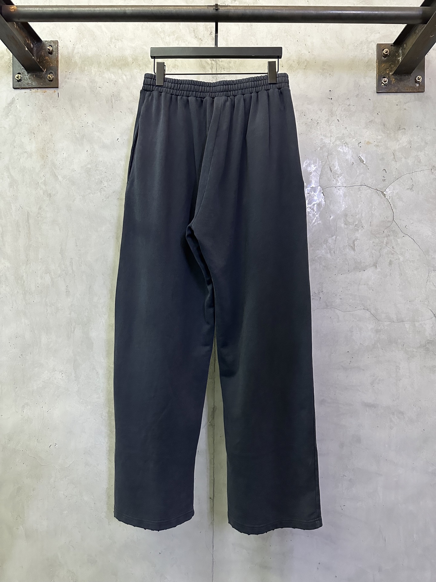 발렌시아가(Balenciaga) 테이프 로고 조거 팬츠 바지 의류