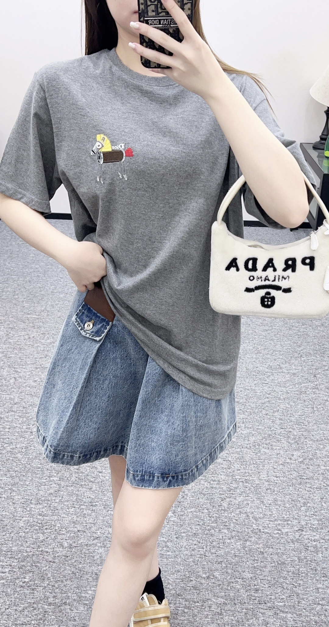 디올(Dior) CD 포니 로고 자수 반팔 티셔츠 의류