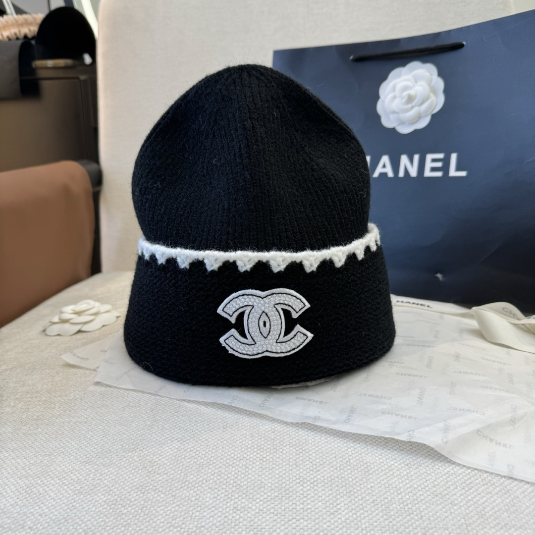 샤넬(CHANEL) 클래식 로고 니트 비니 모자