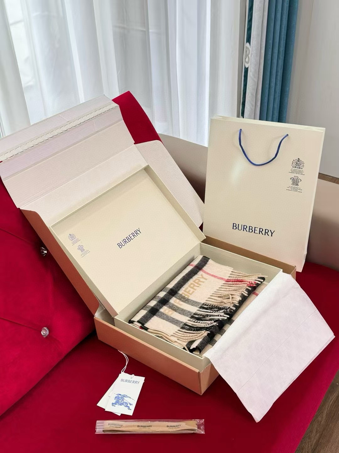 Burberry 버버리 · 컨트라스트 체크 캐시미어 머플러 목도리 스카프