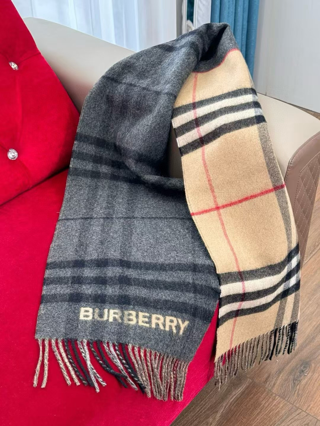 Burberry 버버리 · 컨트라스트 체크 캐시미어 머플러 목도리 스카프