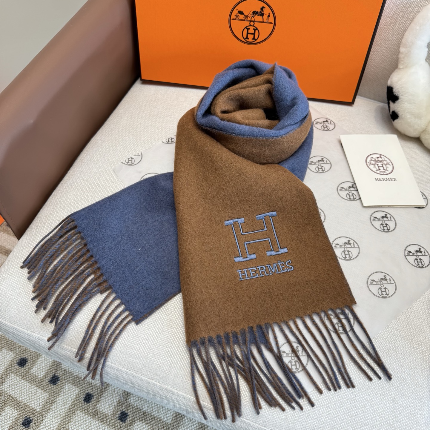 Hermes 에르메스 · 리버서블 H 엠브로이더리 머플러 목도리 스카프