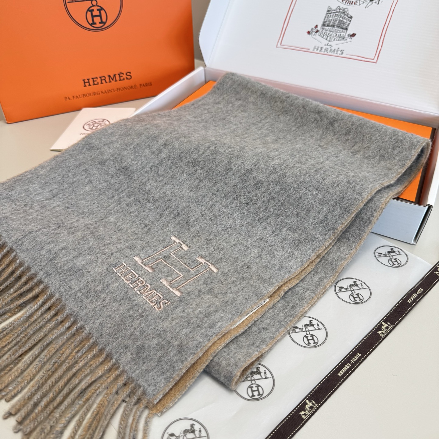 Hermes 에르메스 · 리버서블 H 엠브로이더리 머플러 목도리 스카프