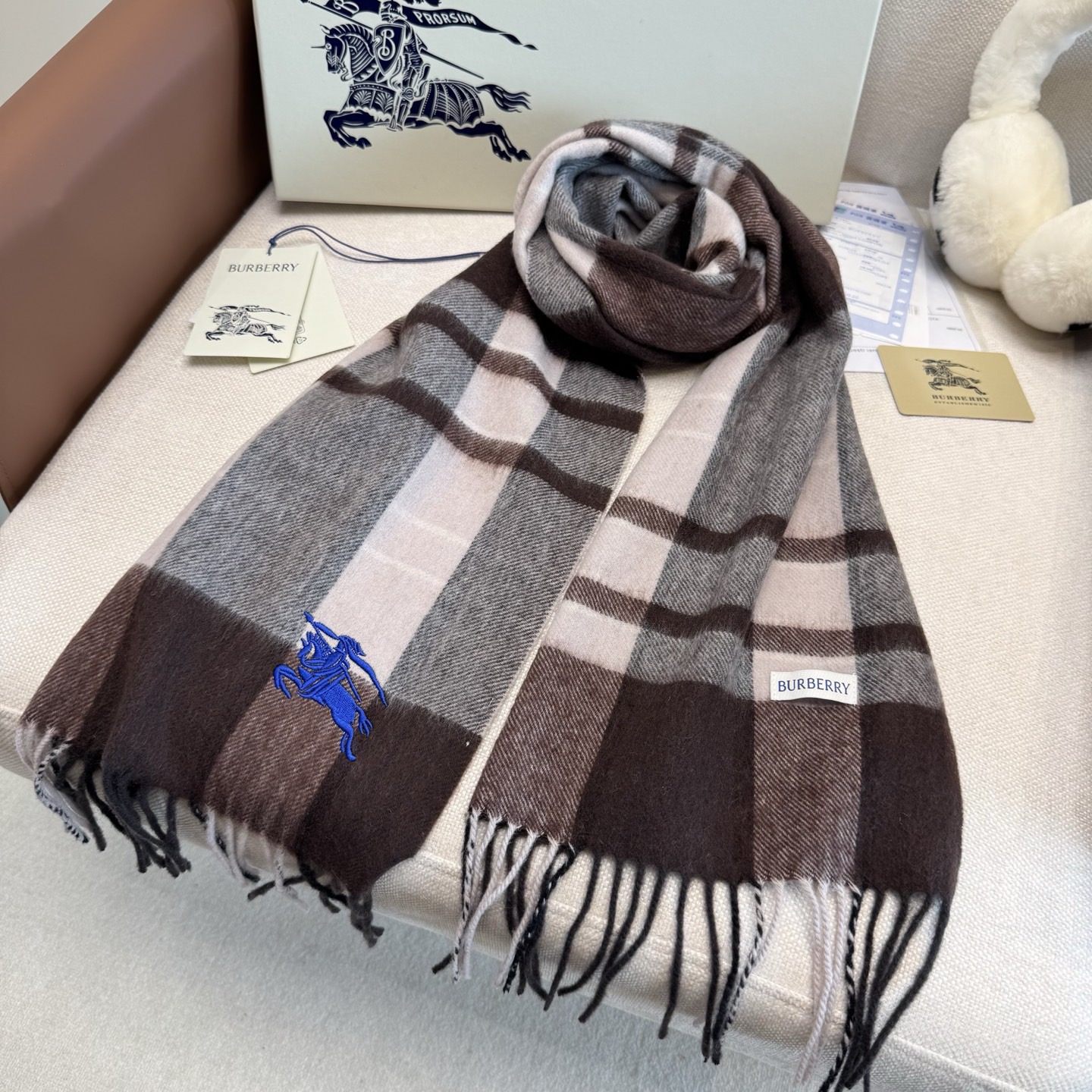 Burberry 버버리 · 클래식 체크 에퀘스트리안 로고 머플러 목도리 스카프