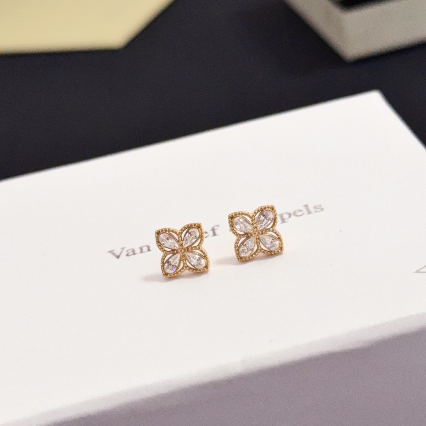 Van Cleef & Arpels VCA · 반클리프 아펠 알함브라 다이아 귀걸이 (Alhambra Earrings) 악세사리