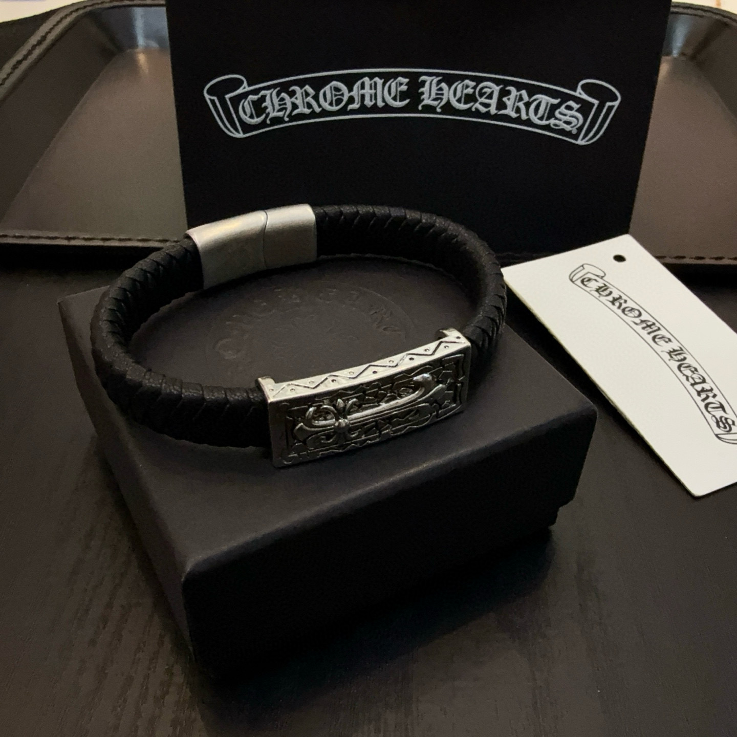 크롬하츠(Chrome Hearts) 십자가 가죽 코드 팔찌 악세사리