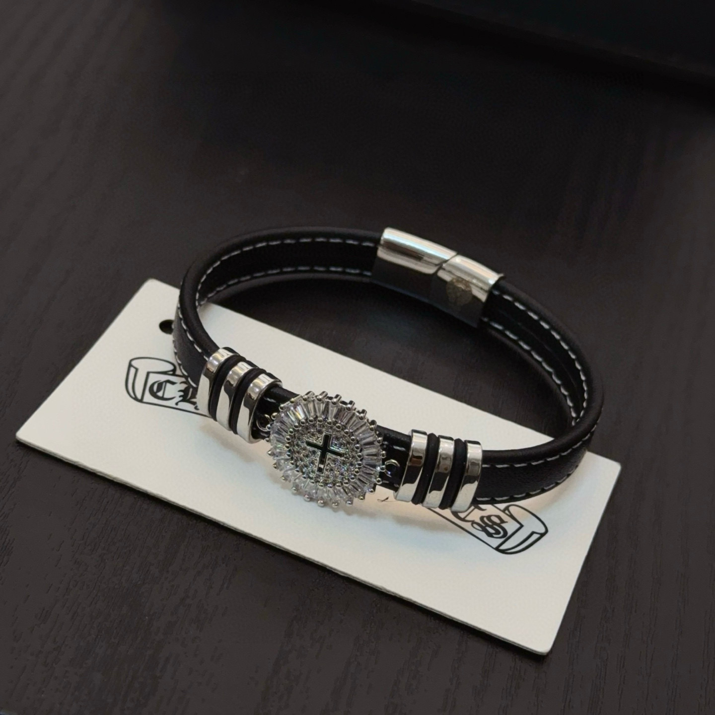 크롬하츠(Chrome Hearts) 십자가 가죽 코드 팔찌 악세사리