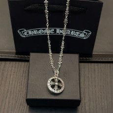 크롬하츠(Chrome Hearts) 군화 & 원형 펜던트 목걸이 악세사리