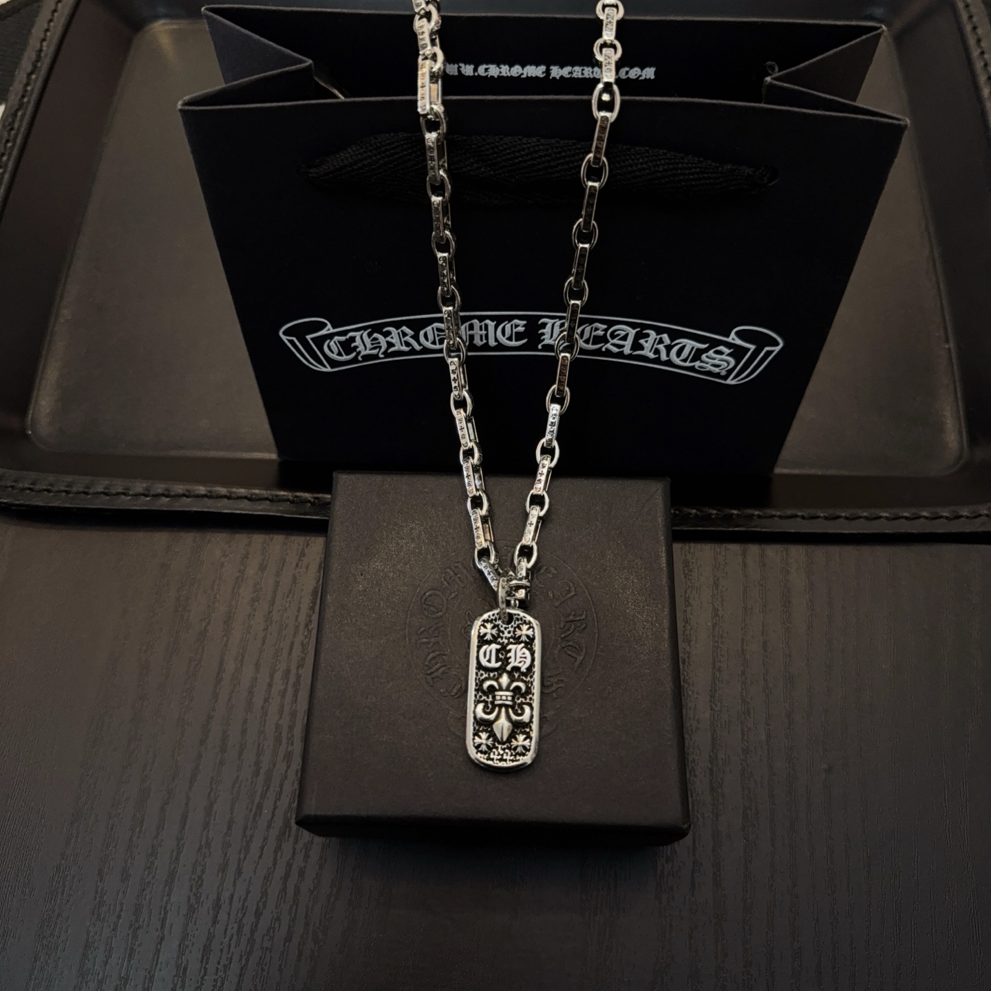 크롬하츠(Chrome Hearts) 사각 플레이트 & 군화 목걸이 악세사리