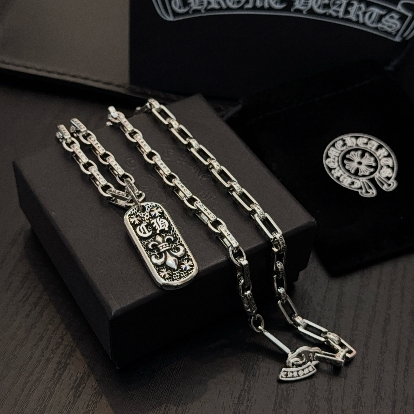 크롬하츠(Chrome Hearts) 사각 플레이트 & 군화 목걸이 악세사리