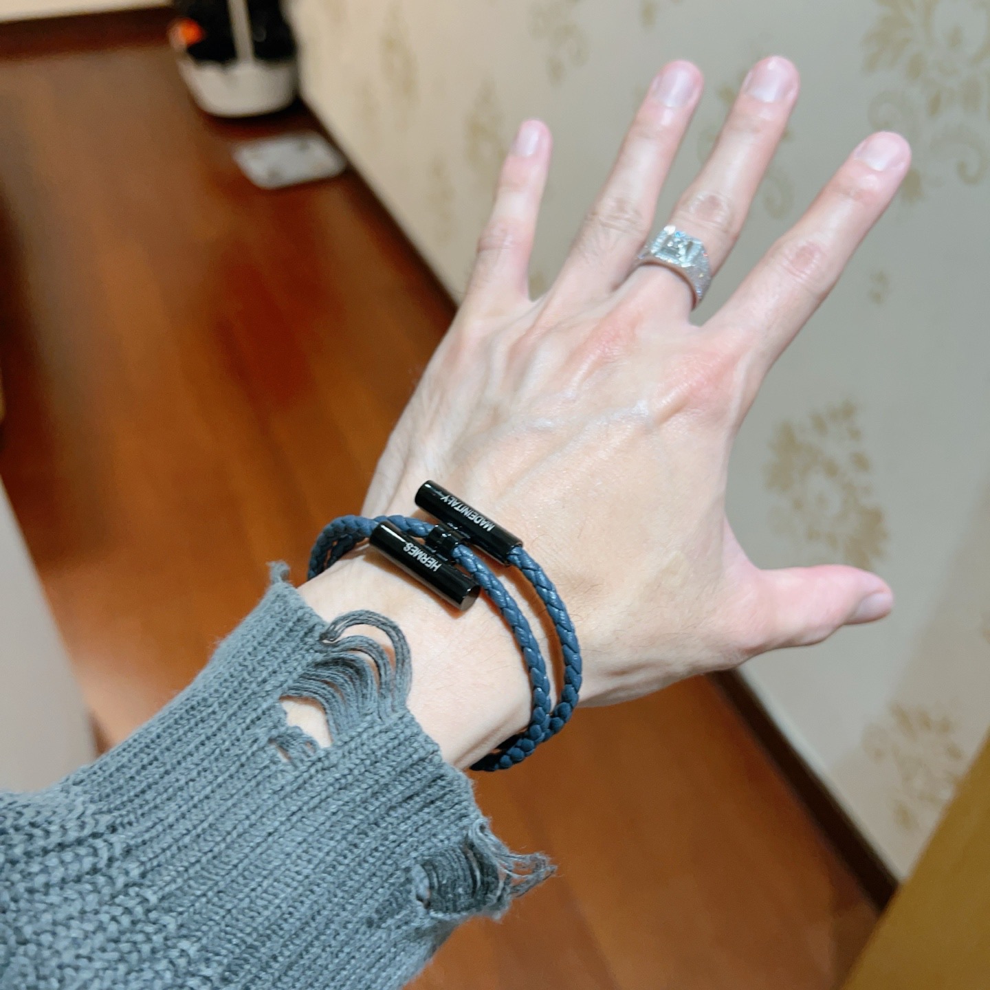 에르메스(Hermes) 프리미엄 쉐인 당크르 가죽 꼬임 팔찌 악세사리