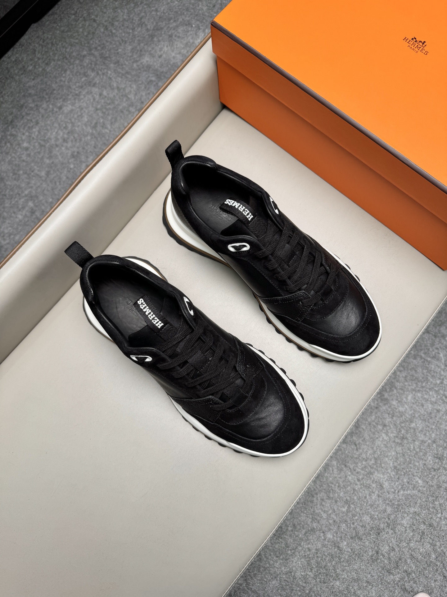 에르메스(Hermes) 리더(Leader) 남성용 스니커즈 신발