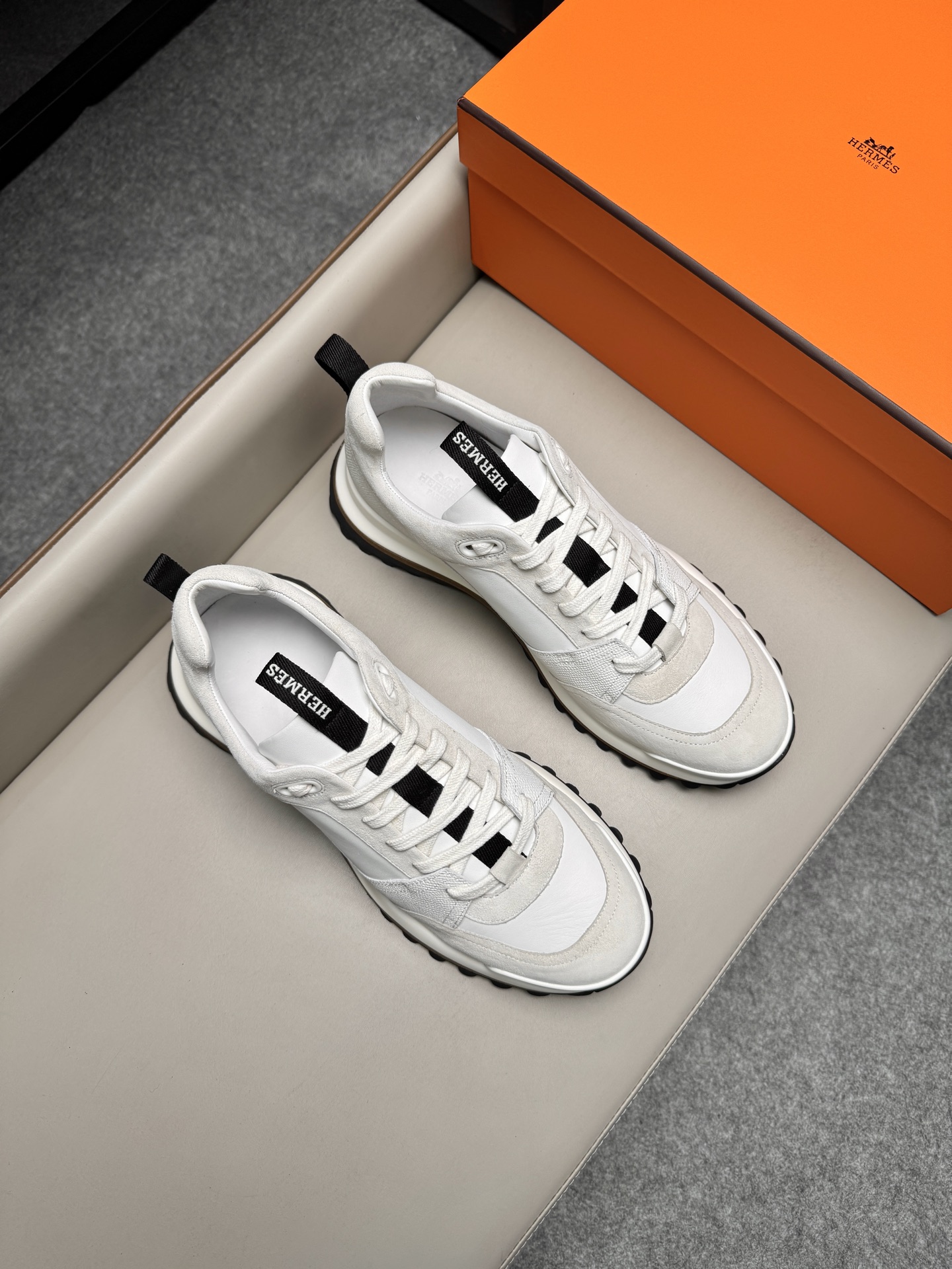 에르메스(Hermes) 리더(Leader) 남성용 스니커즈 신발