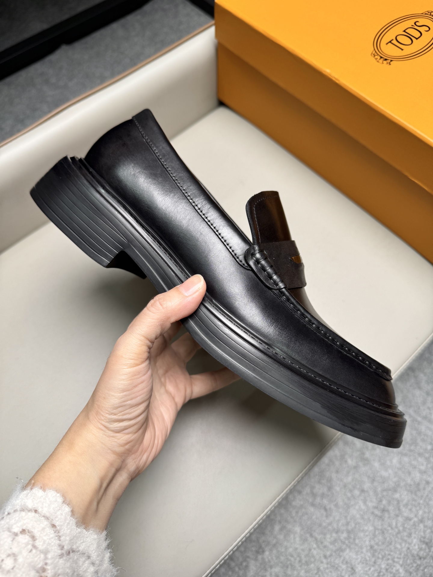 토즈(Tods) 뉴 시즌 키높이 경량 소프트 로퍼 구두 신발