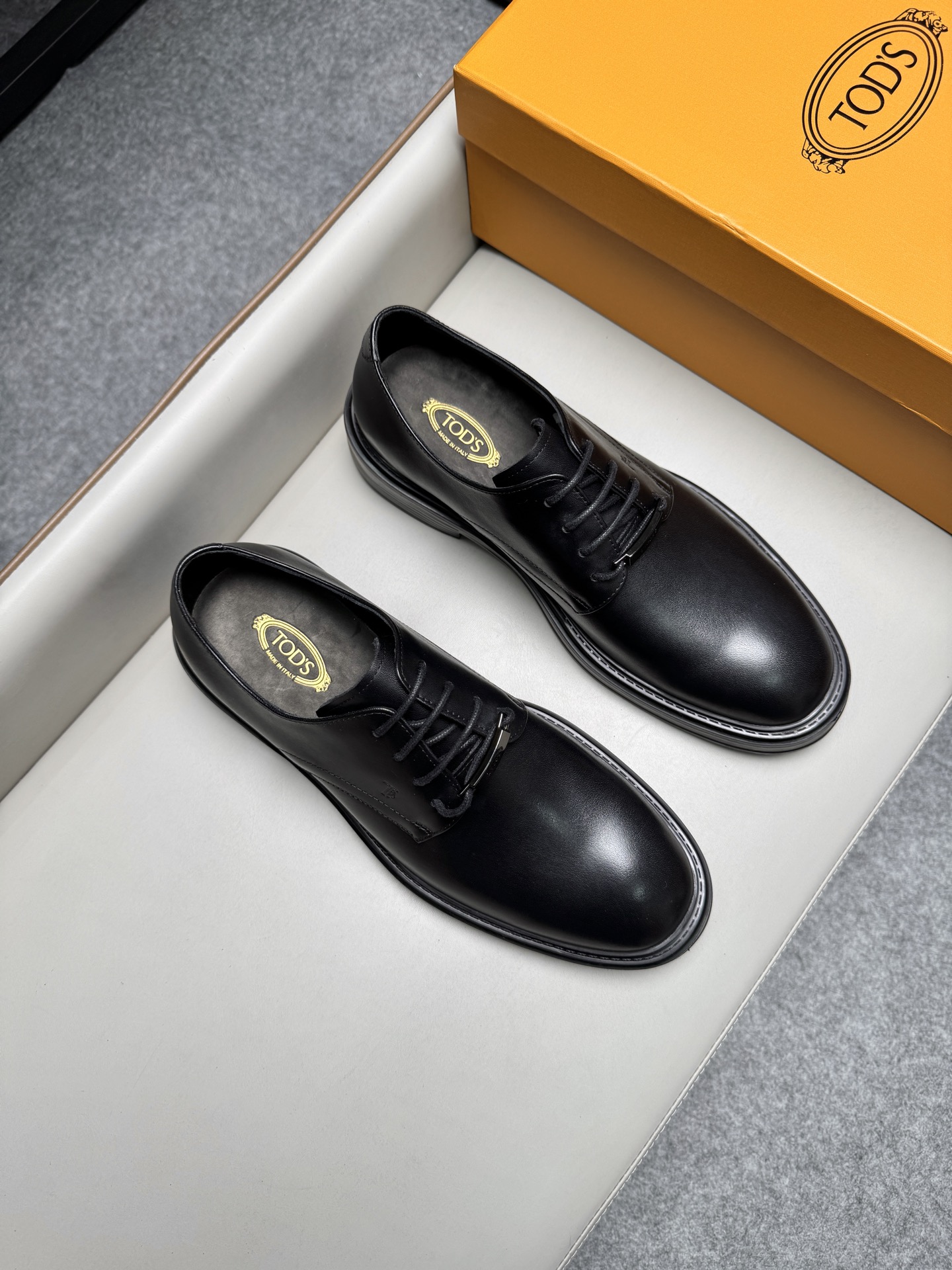 토즈(Tods) 뉴 시즌 키높이 경량 소프트 로퍼 구두 신발