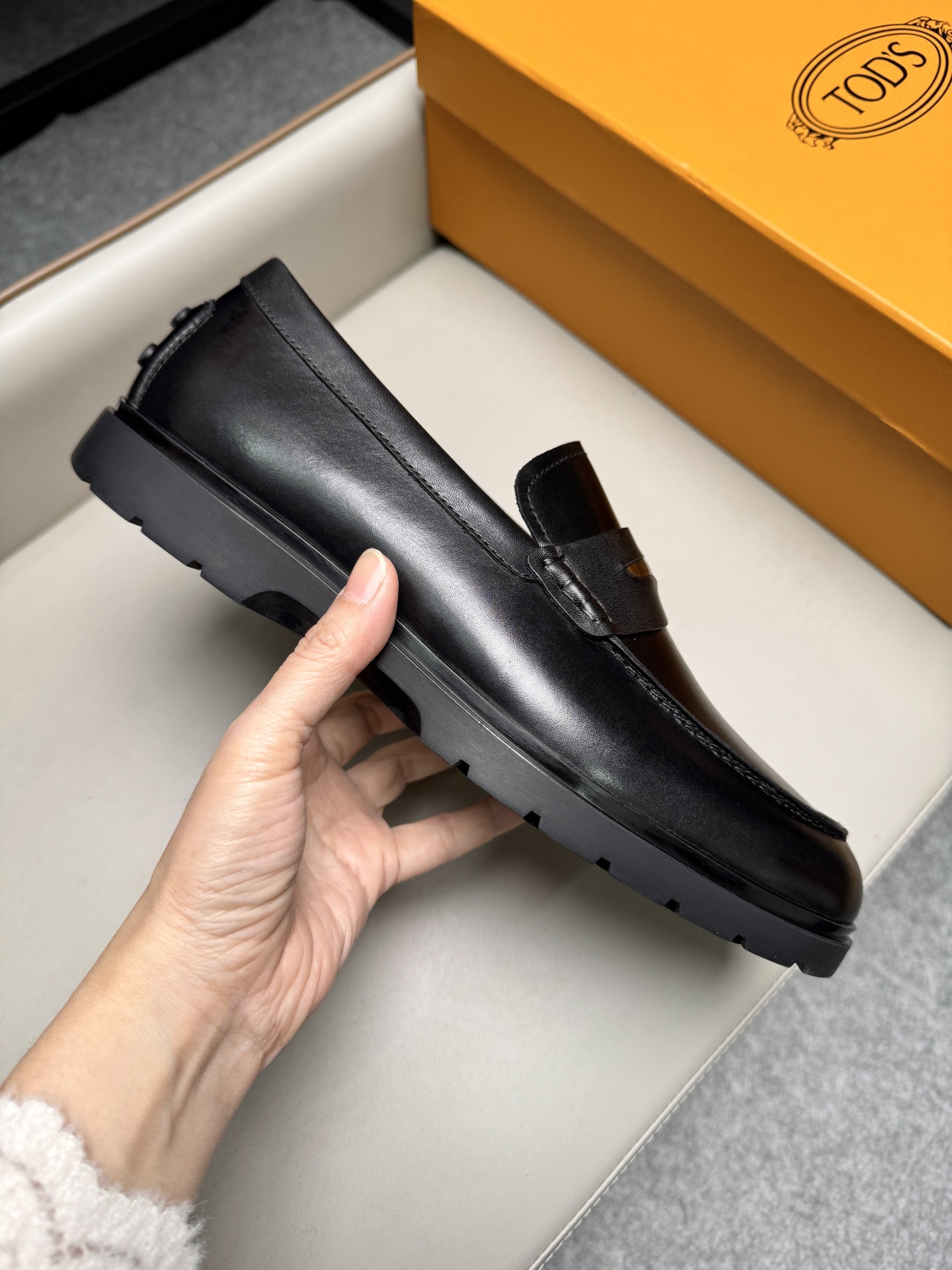 토즈(Tods) 뉴 시즌 키높이 경량 소프트 로퍼 구두 신발