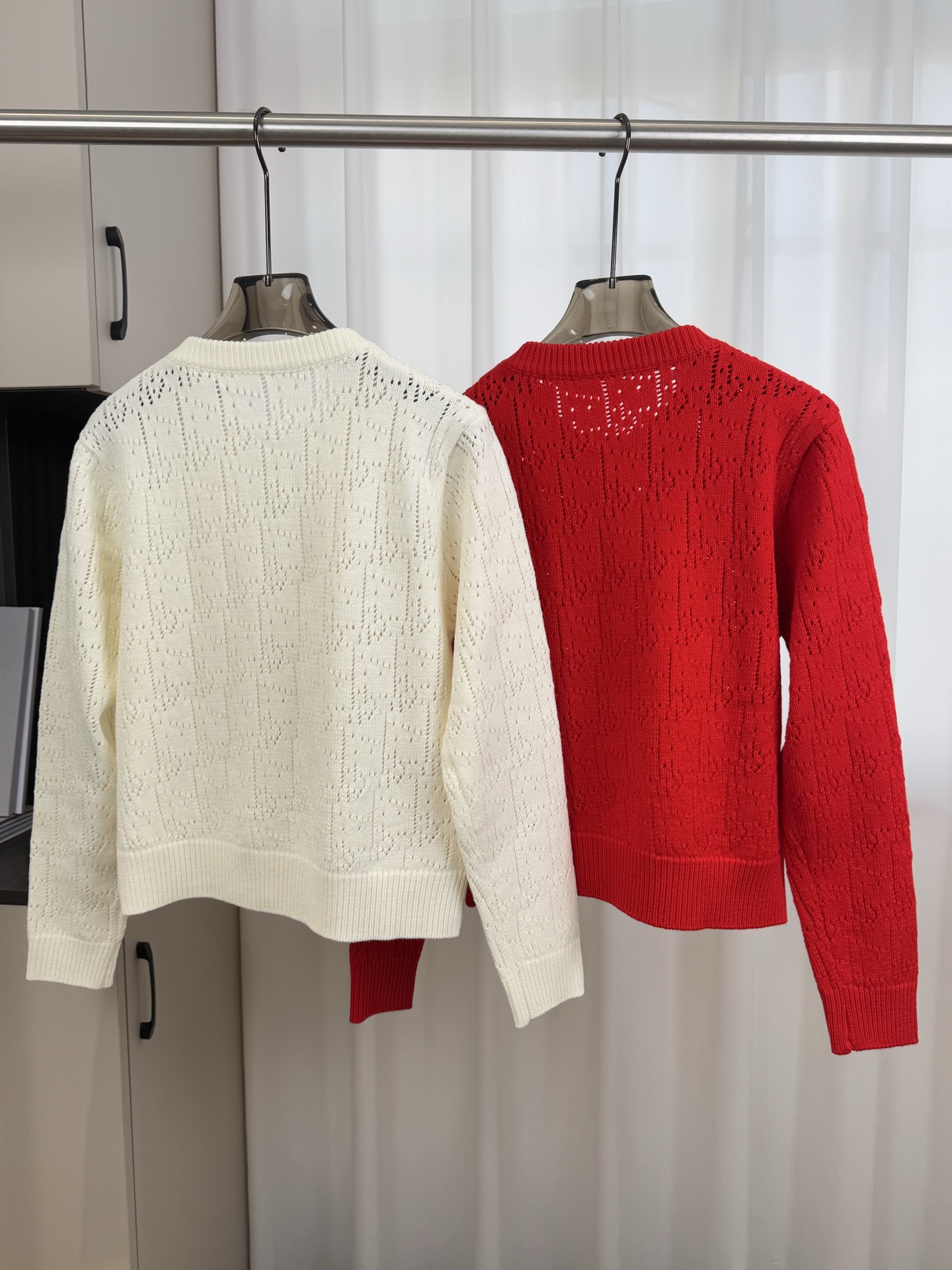 구찌(Gucci) 펀칭 자수 지퍼 가디건 의류