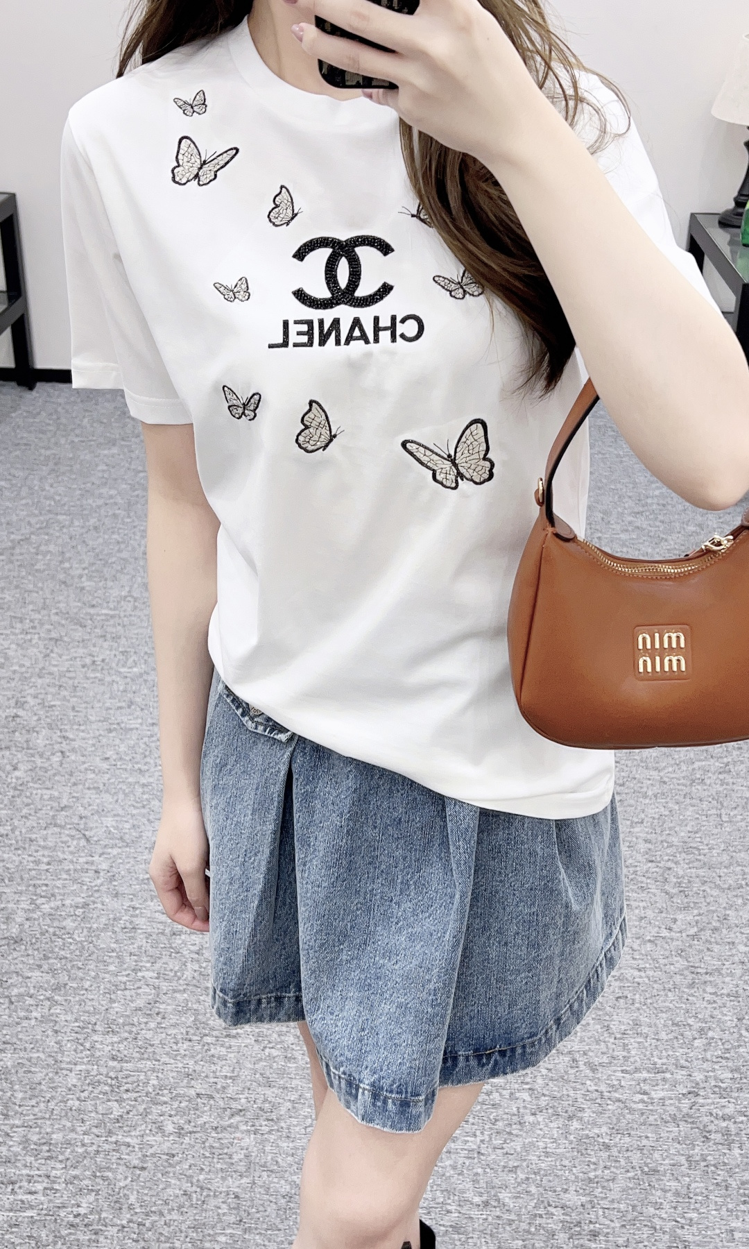 샤넬(Chanel) 나비 핫픽스 & 자수 로고 반팔 티셔츠 의류