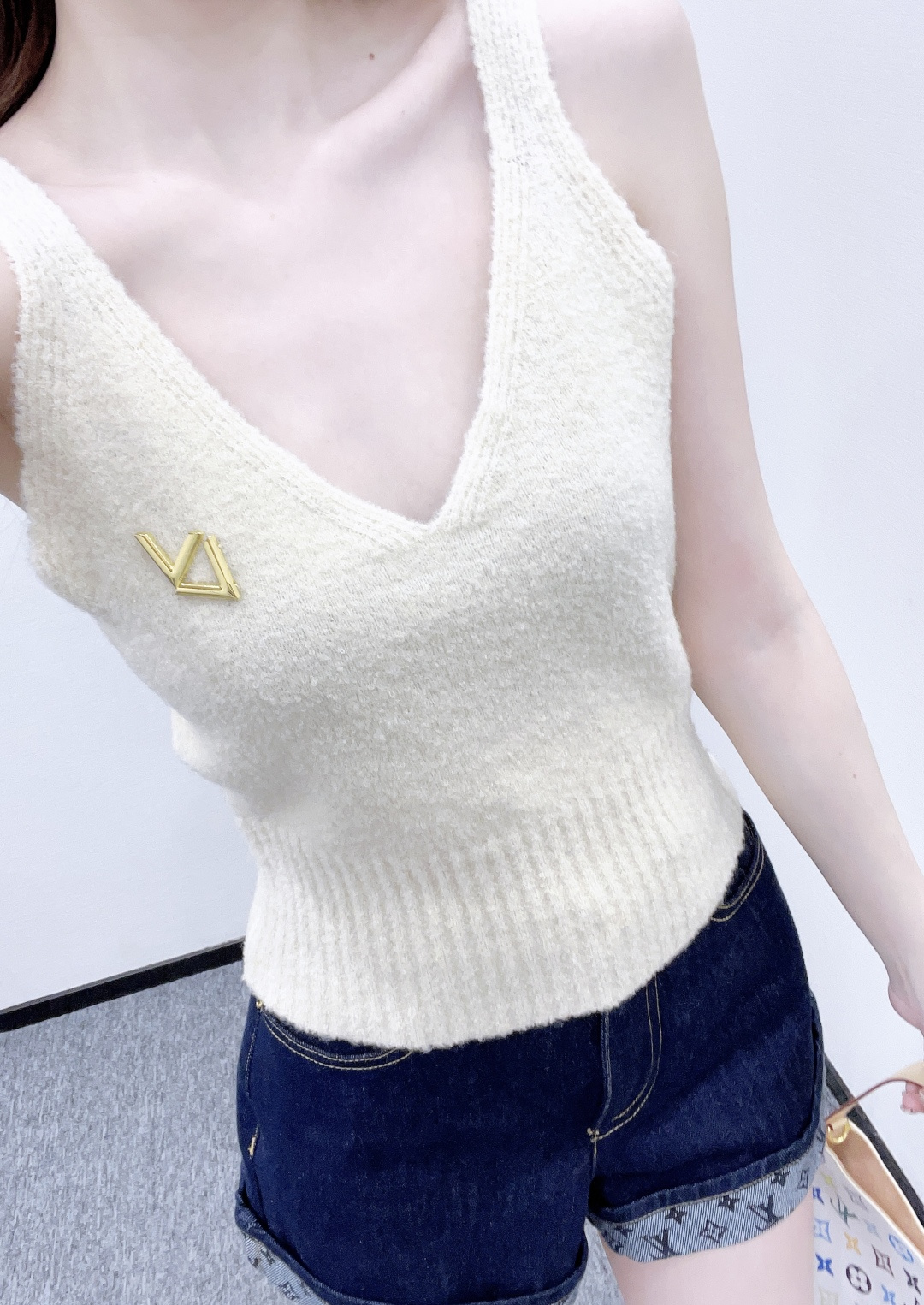 루이비통(LV) V넥 민소매 나시 니트 베스트 의류