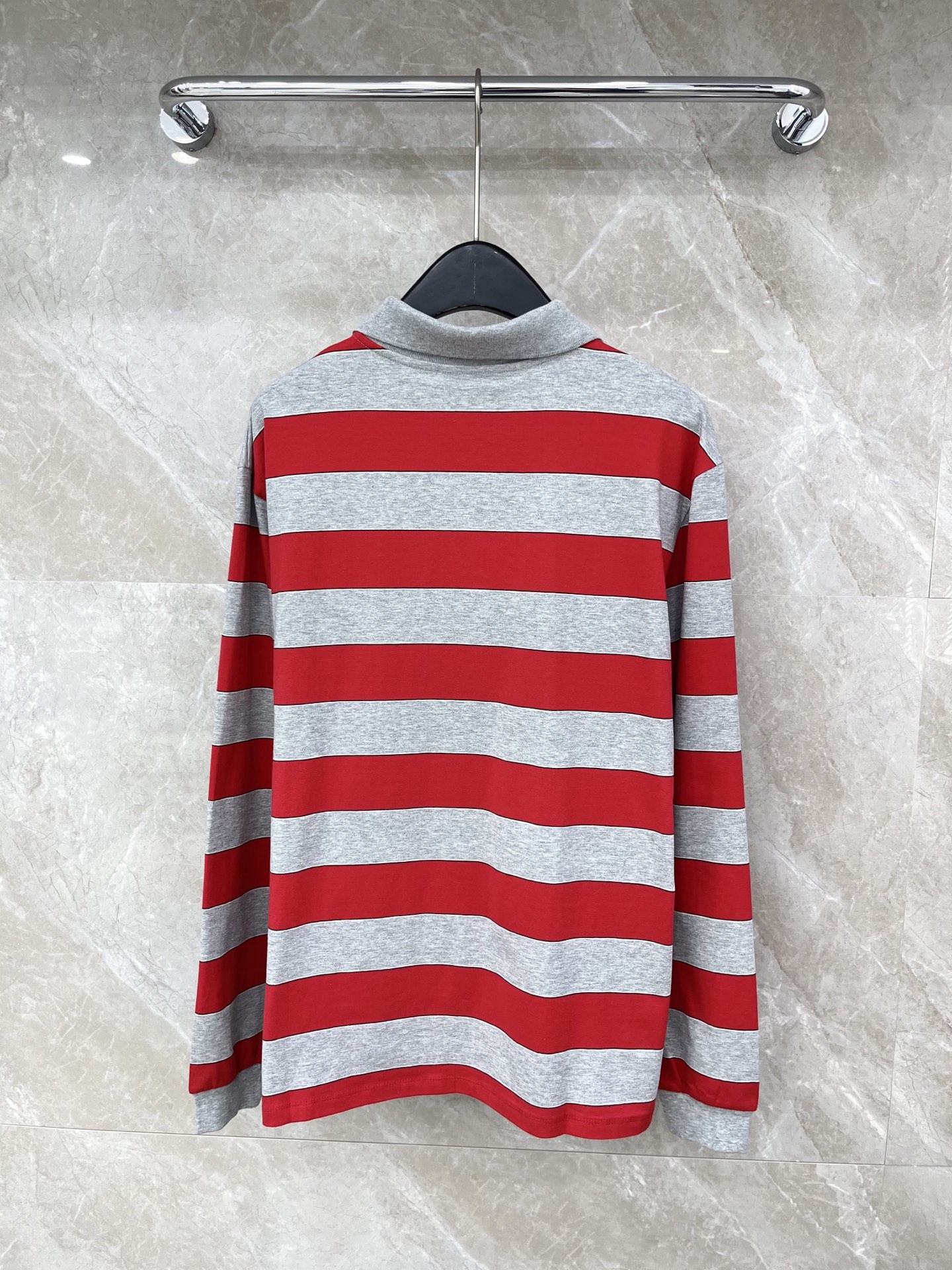 miumiu 미우미우 컨트라스트 로고 패치 스트라이프 긴팔 티셔츠 의류