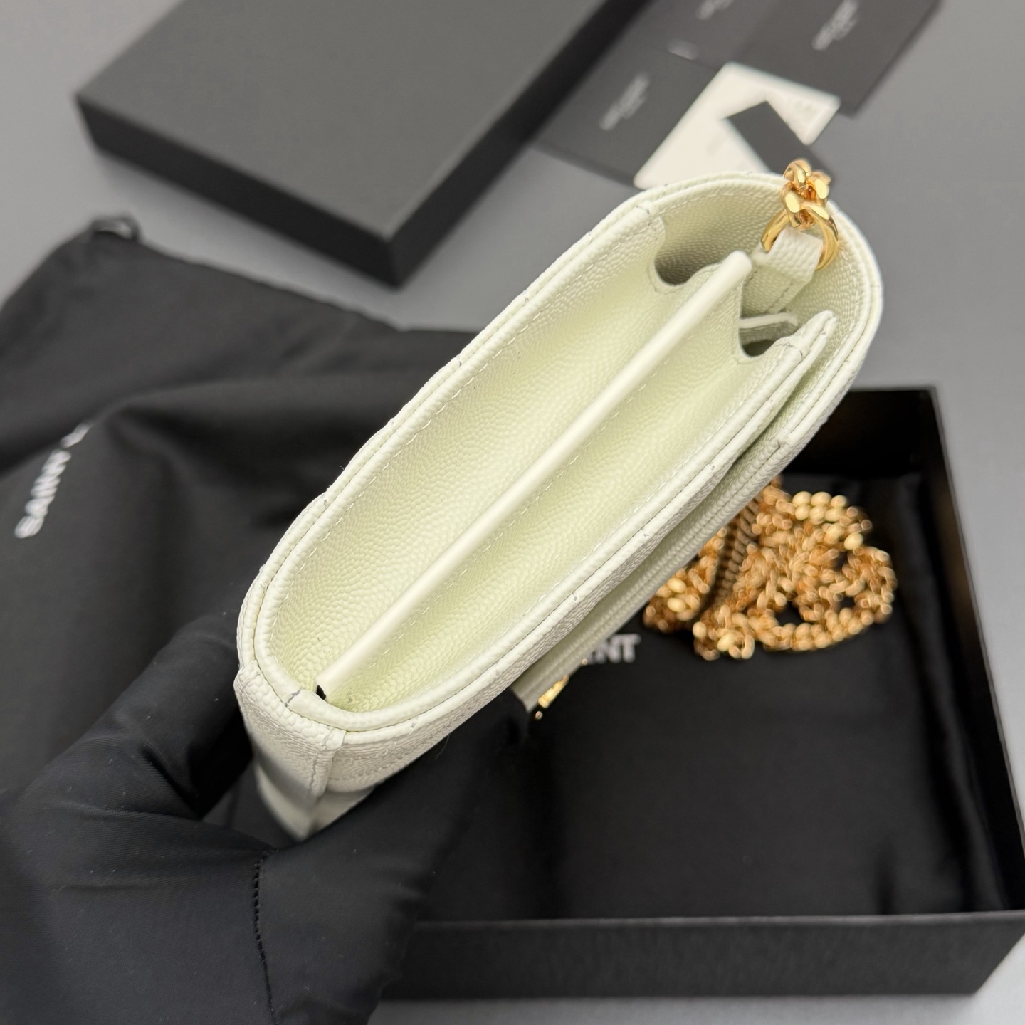 YSL 생로랑 ENVELOPE 체인 월렛 (화이트/금장) 가방