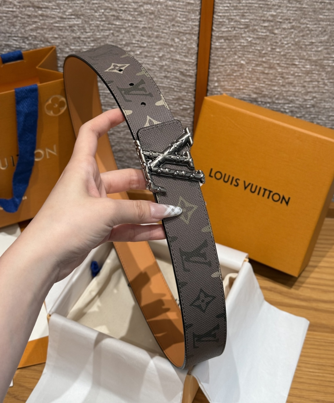 LV 루이비통 디멘션 모노그램 헤리티지 40mm 양면 벨트