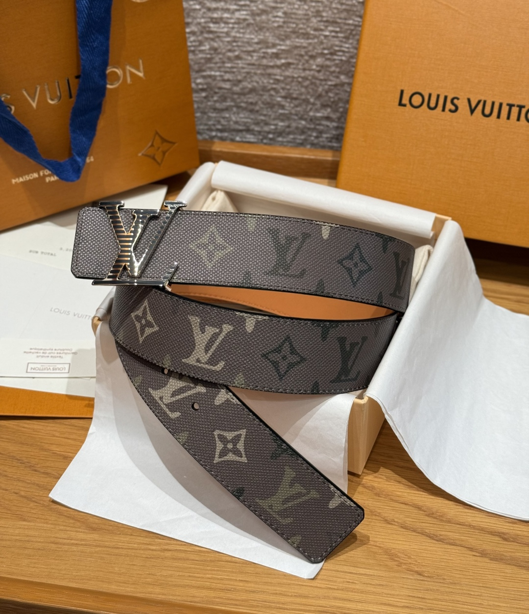 LV 루이비통 디멘션 모노그램 헤리티지 40mm 양면 벨트