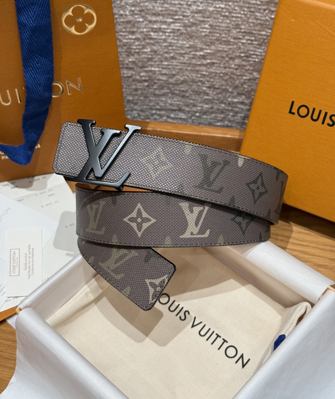 LV 루이비통 디멘션 모노그램 헤리티지 40mm 양면 벨트