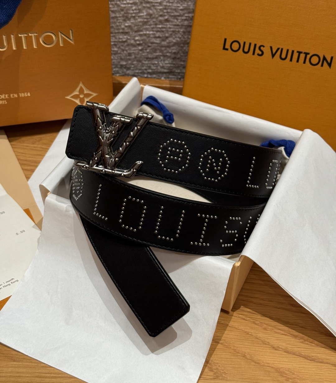 LV 루이비통 디멘션 로커빌리 스터드 40mm 양면 리버서블 벨트