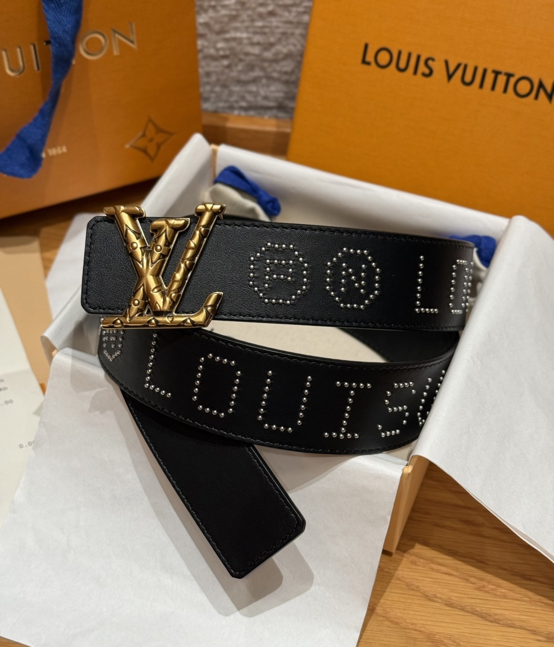 LV 루이비통 디멘션 로커빌리 스터드 40mm 양면 리버서블 벨트