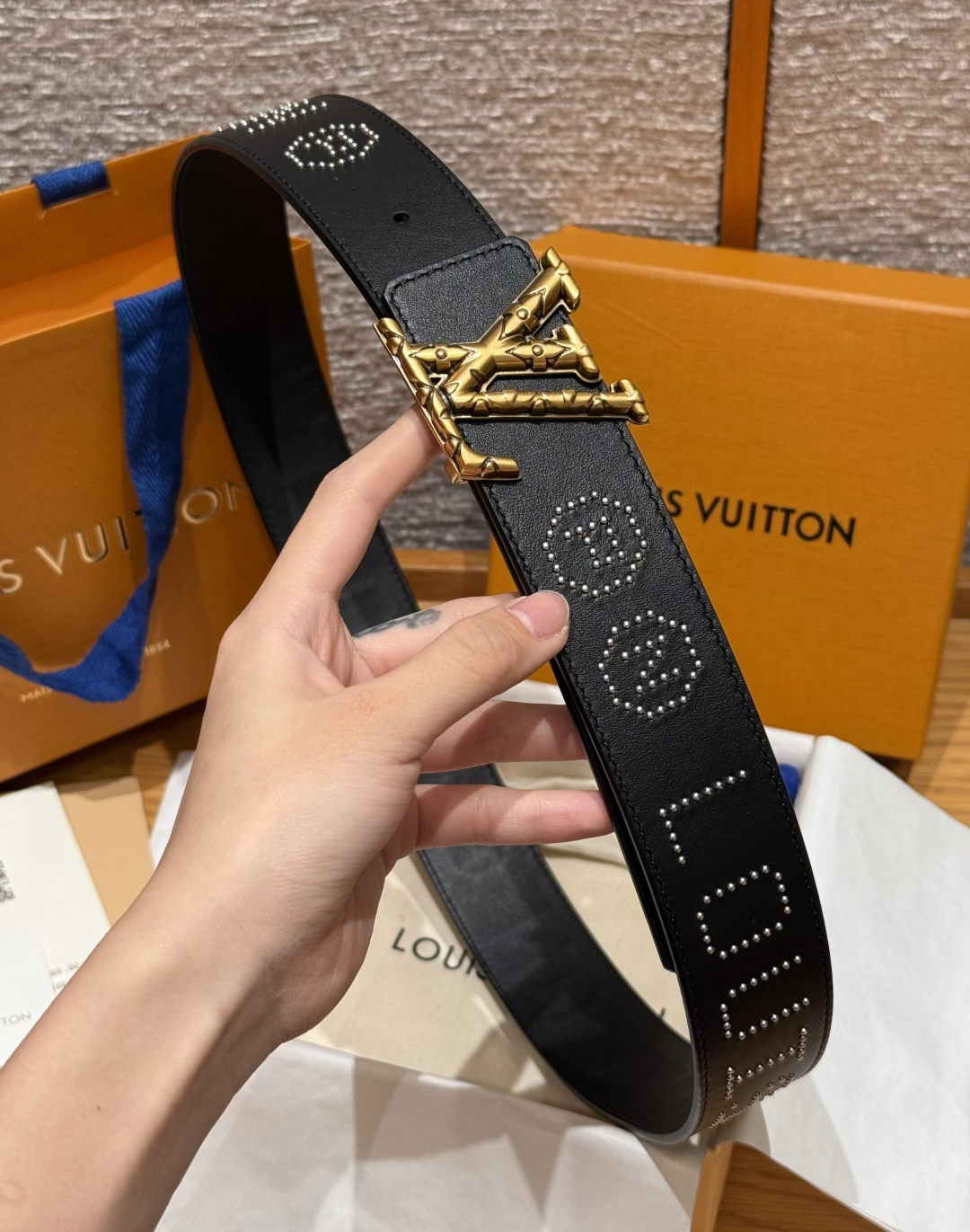 LV 루이비통 디멘션 로커빌리 스터드 40mm 양면 리버서블 벨트