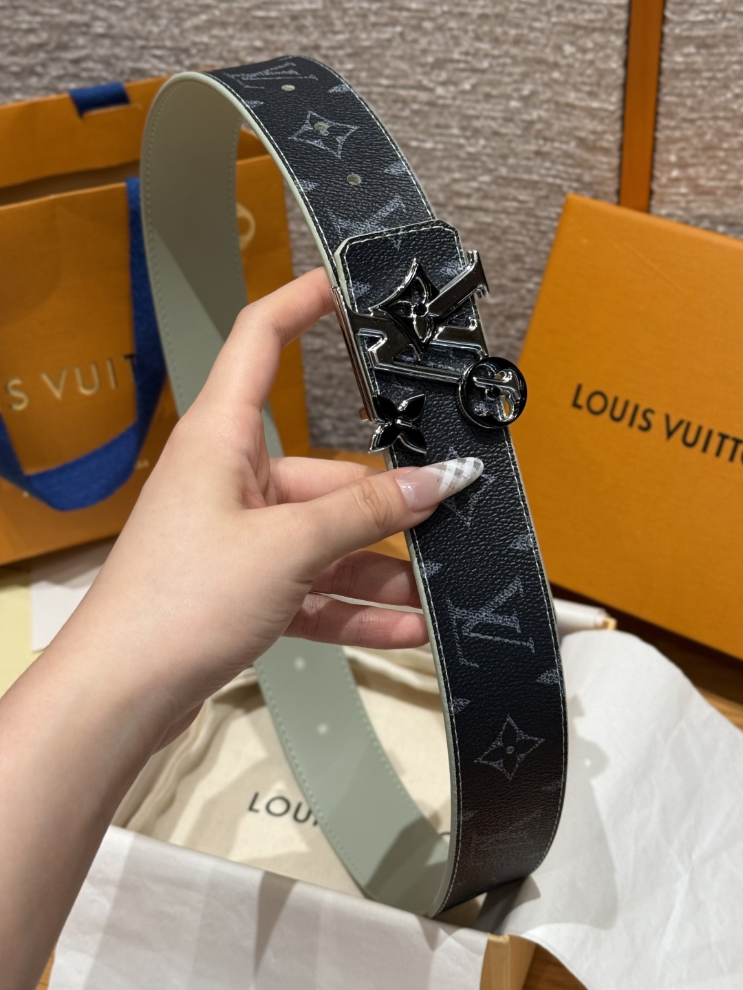 LV 루이비통 이니셜(INITIALES) 40mm 양면 리버시블 벨트