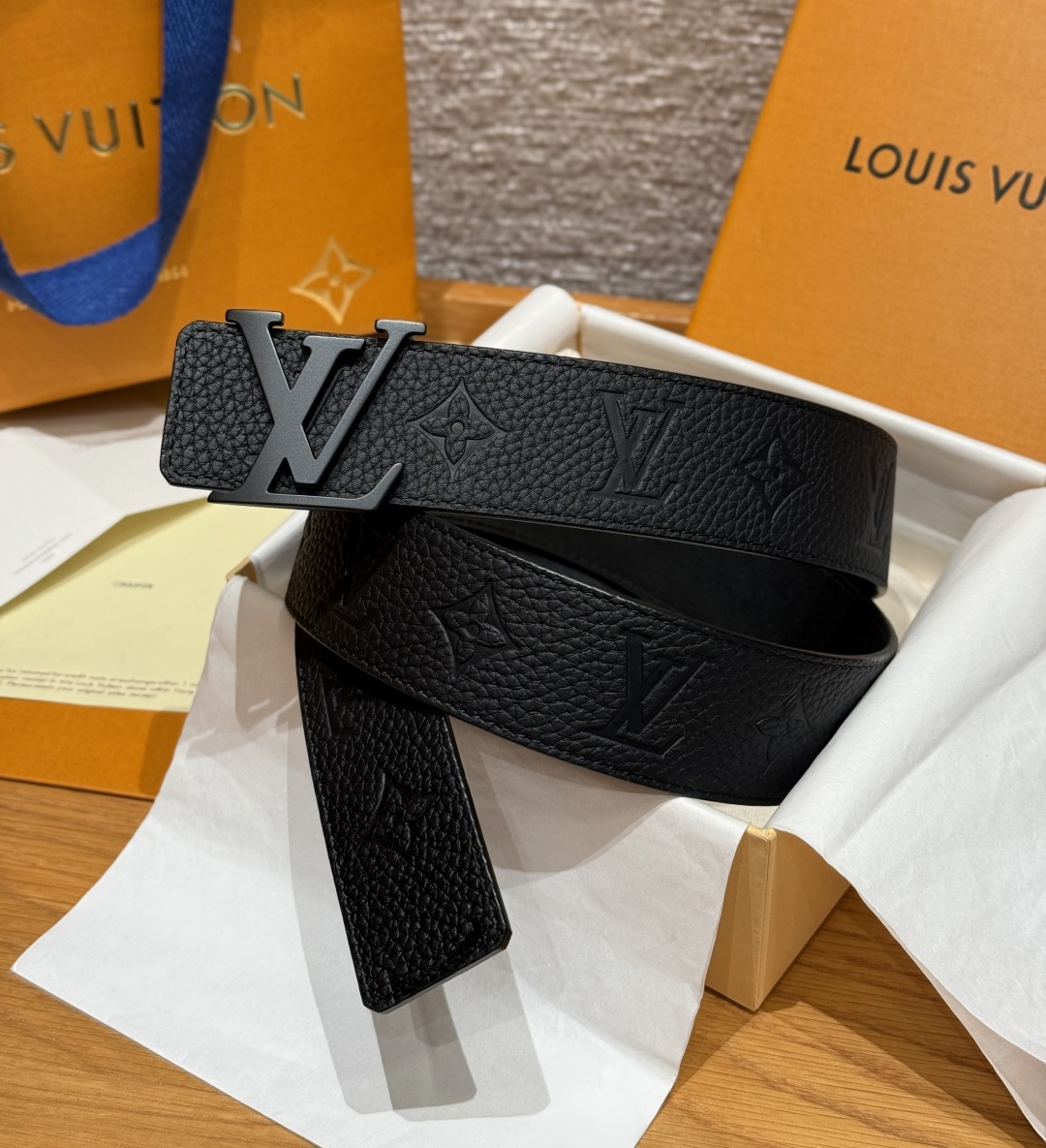 LV 루이비통 남성 토뤼옹(Taurillon) 40mm 양면 리버시블 벨트