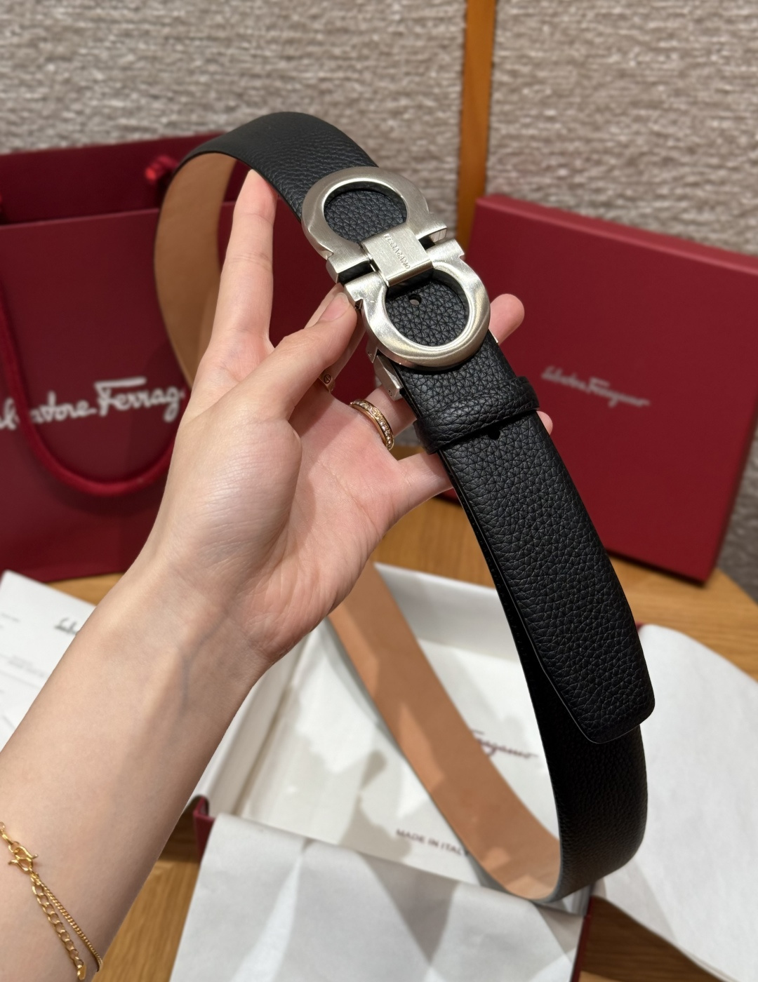 페라가모(Ferragamo) 양면 조절식 Gancini 간치니 해머드 레더 벨트