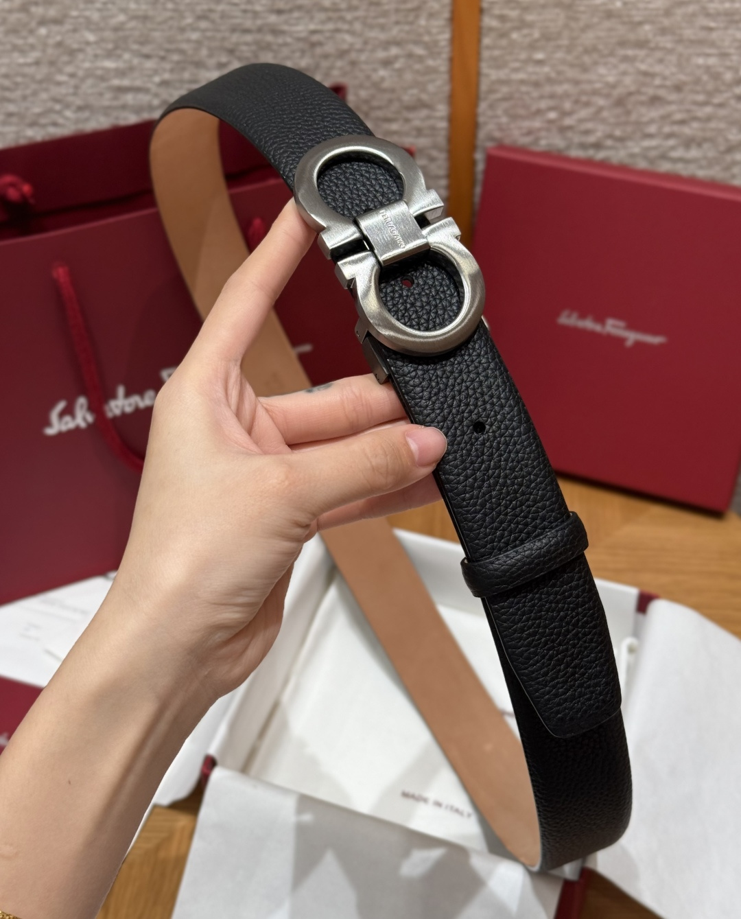 페라가모(Ferragamo) 양면 조절식 Gancini 간치니 해머드 레더 벨트