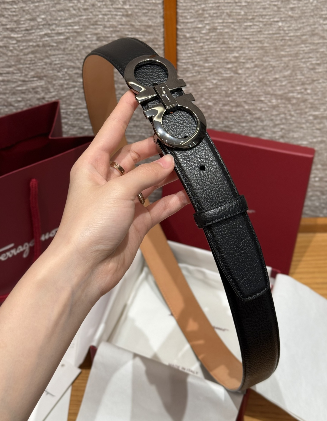 페라가모(Ferragamo) 양면 조절식 Gancini 간치니 해머드 레더 벨트