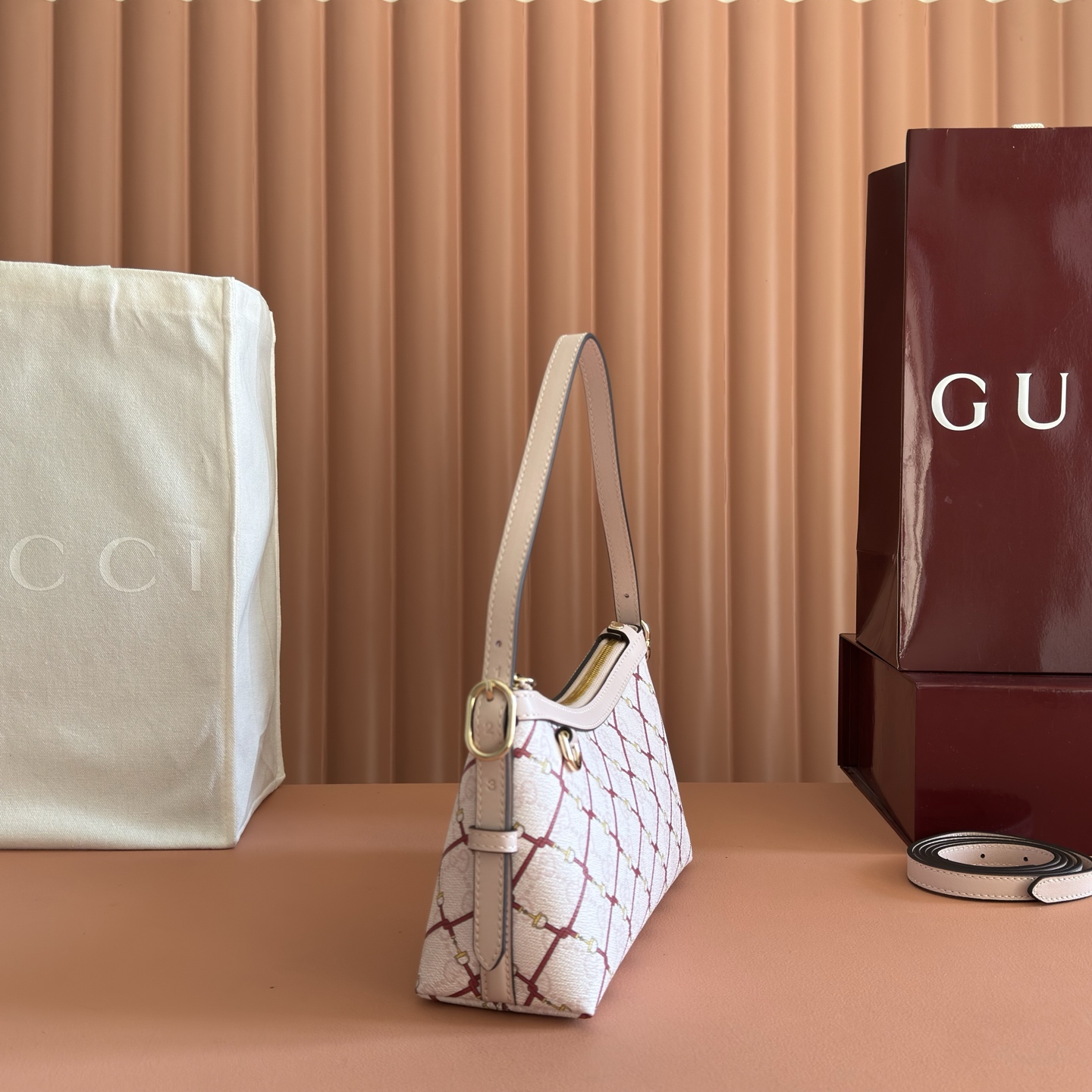 구찌(GUCCI) 엠블럼 Emblem 스몰 숄더백 가방