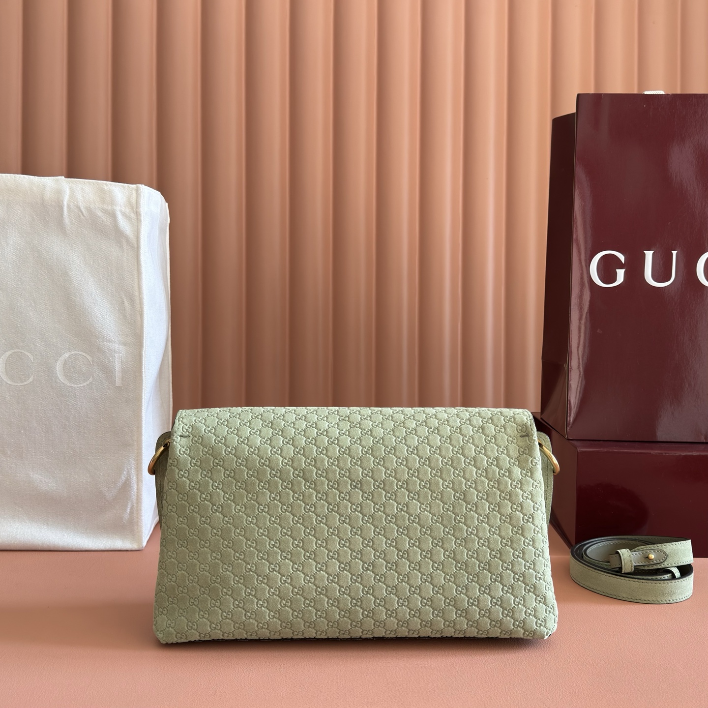 구찌(GUCCI) 라운드 인터로킹 G 체인백 가방