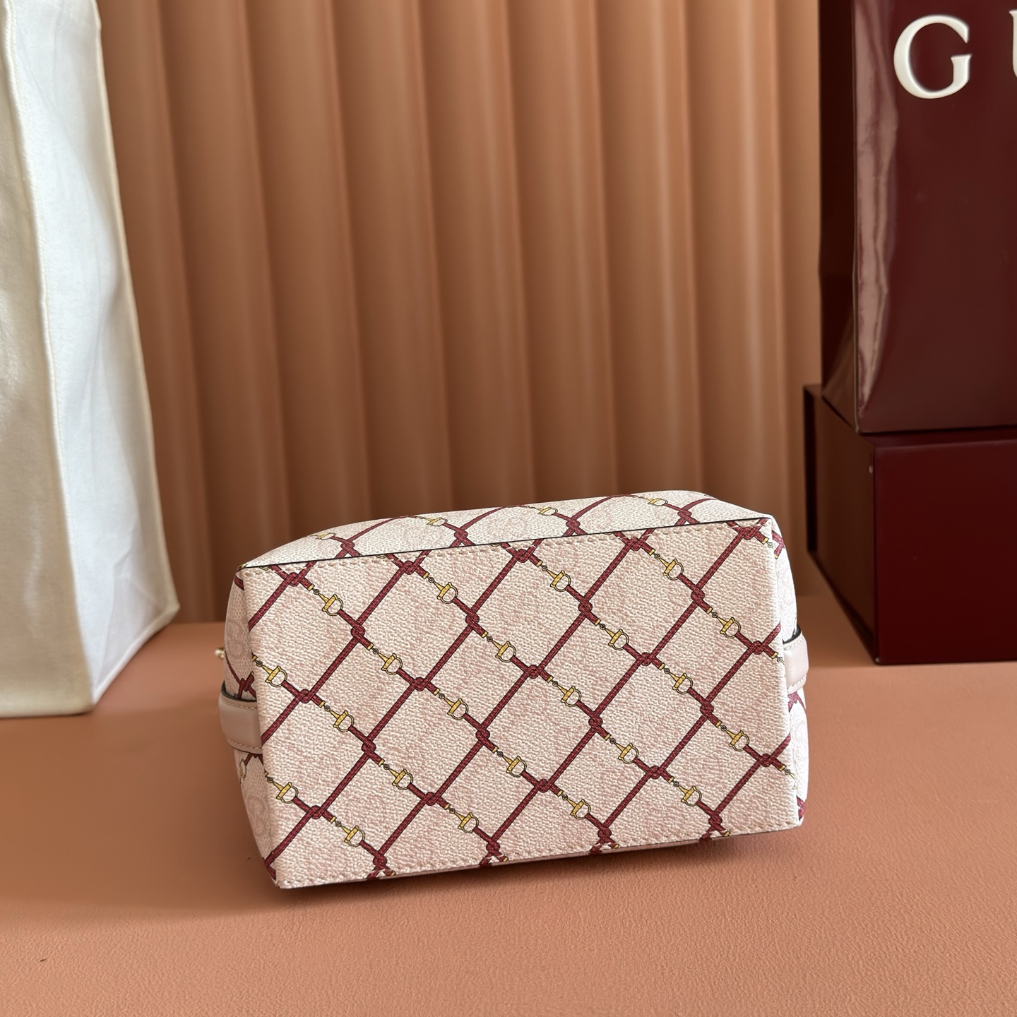 구찌(GUCCI) 엠블럼 GG 버킷백 가방